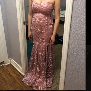 Strapless, long pinkish dress